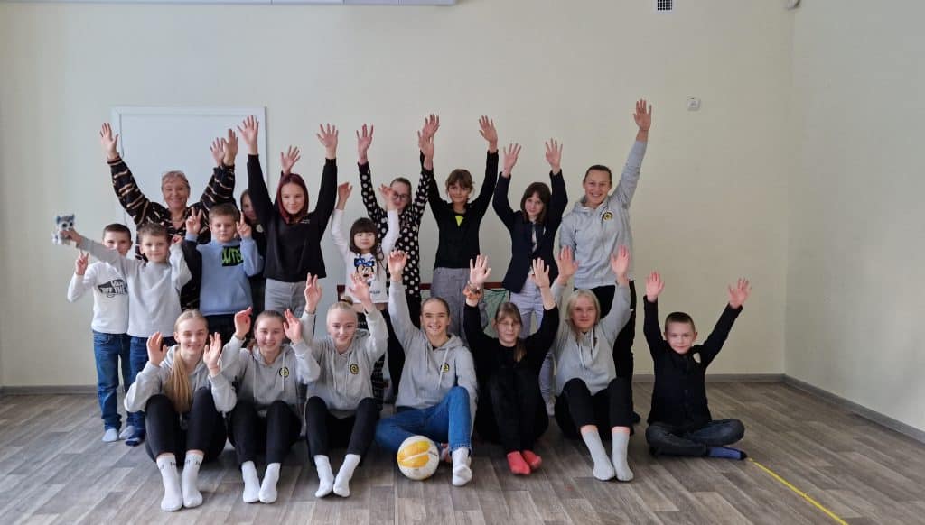„Gintros“ futbolininkės prieš šventes aplankė Šiaulių vaikų dienos centrą ir pakartojo pasaulio čempionato finalą